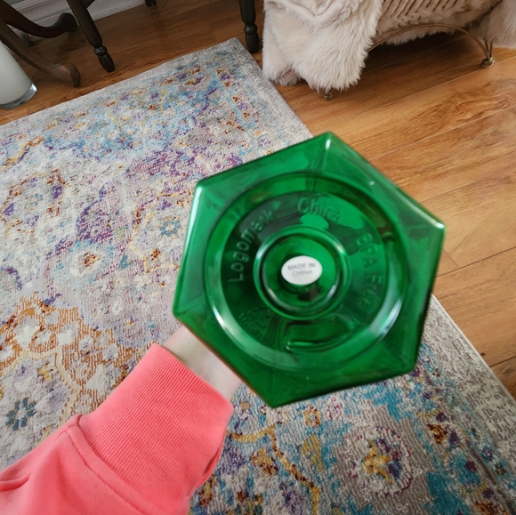 Green Brand New Water Bottle - Picture 2 of 2